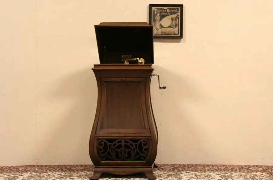Main image of Puritan Sheboygan WI 1919 Wind Up Phonograph