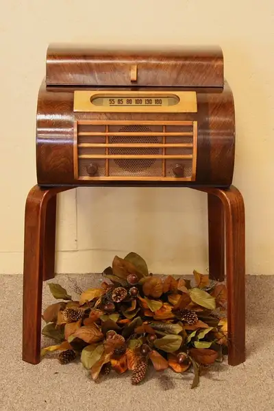 Main image of Electromatic Art Deco or Modern Radio Phonograph