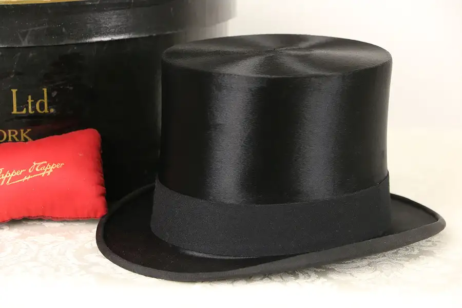 Main image of Beaver Top Hat in Box, 1900 Antique Signed Capper Tapper
