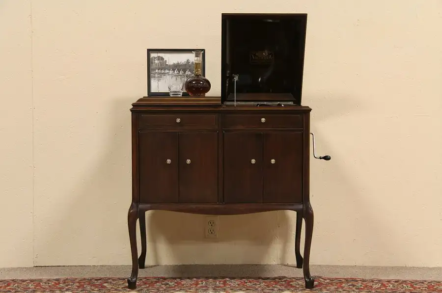 Main image of Victor Victrola Antique Phonograph Record Player