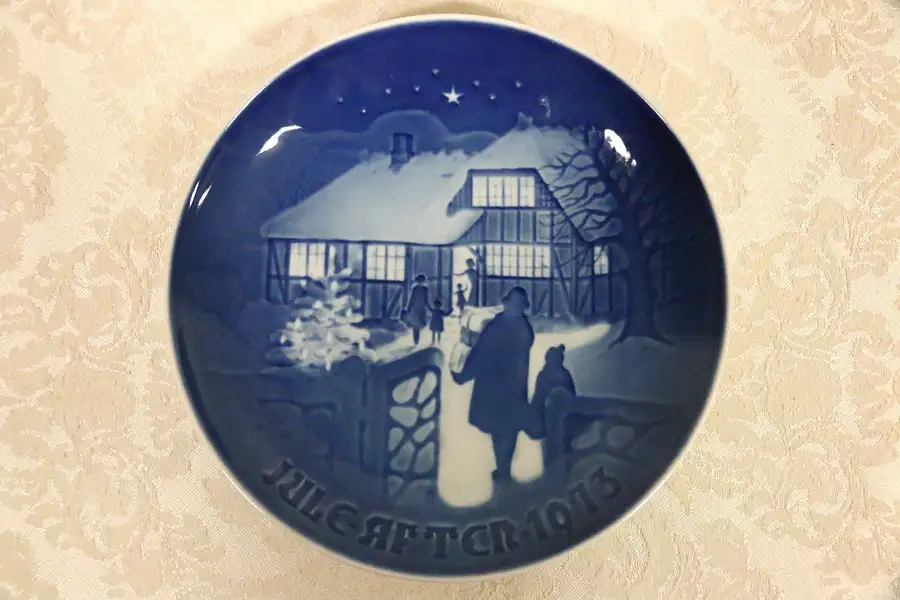 Main image of Royal Copenhagen Christmas Plate JULE AFTER 1973 B&G Country Christmas Blue