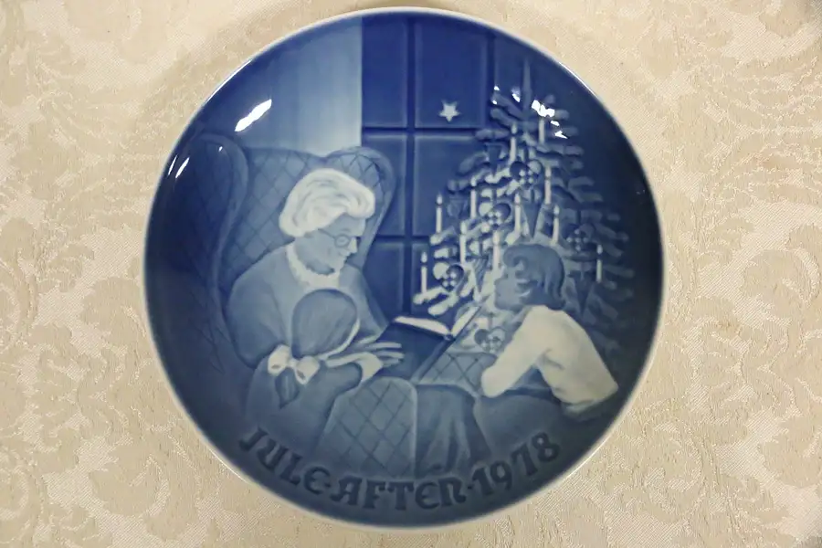 Main image of Bing & Grondahl Jule after 1978 Christmas Plate "A Christmas Tale"