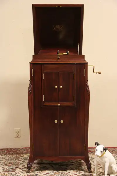 Main image of Victor Victrola Mahogany VV-XVI Antique 1912 Phonograph