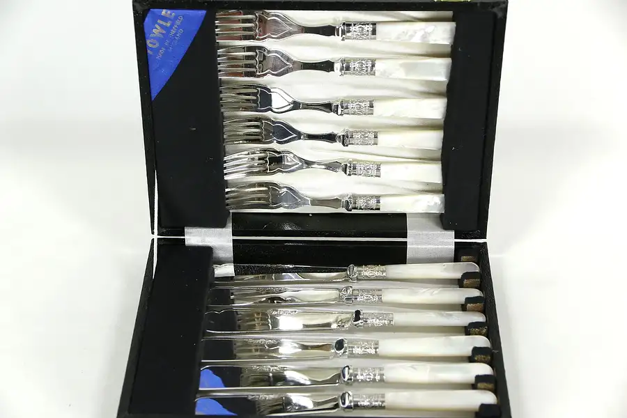 Main image of Towle English Silverplate & Pearl 6 Forks & 6 Knives, Fish, Travel Lunch Set