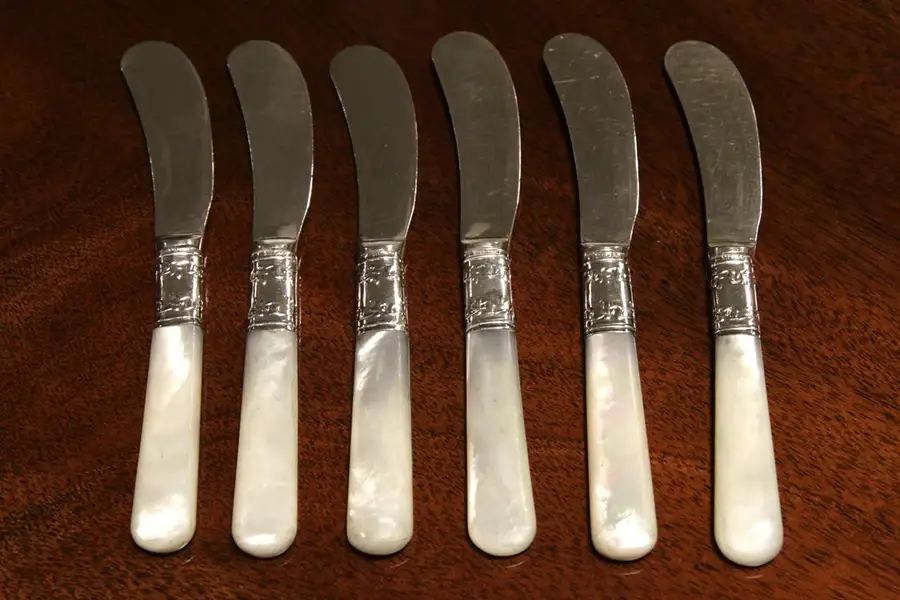 Main image of Set of 6 Pearl Handle Butter or Appetizer Knives