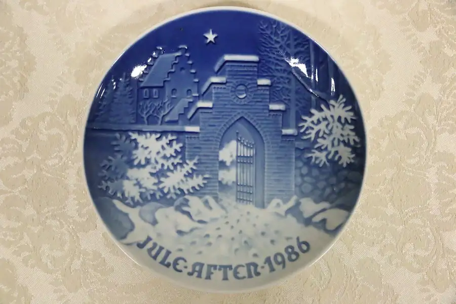 Main image of Bing Grondahl BG Jule After 1986 SILENT NIGHT HOLY NIGHT Blue White Plate