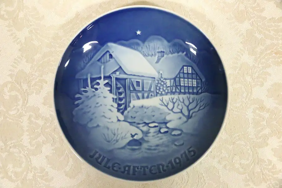 Main image of 1975 Vintage Bing & Grondahl B&G Christmas Eve Jule After 7" Plate Mill 9075