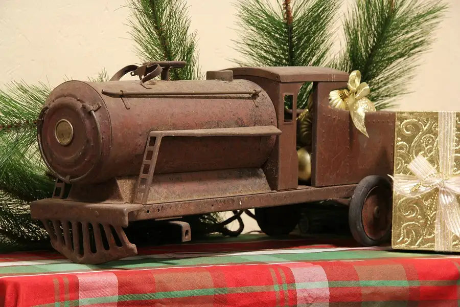 Main image of Toy Antique Rusty Tin Locomotive Train Engine