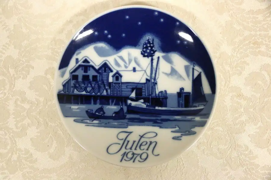 Main image of Home For Christmas - Julen Christmas Collectors Plate - 1979 Porsgrund Norway