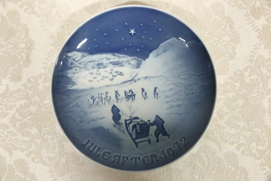 Main image of VINTAGE BING & GRONDAHL BLUE CHRISTMAS PLATE B&G DOG SLED SCENE 1972