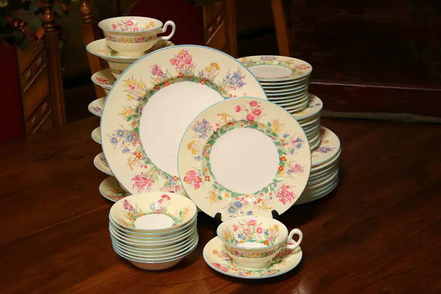 Main image of Set 55 Pieces Wedgwood Prairie Flower Pattern China