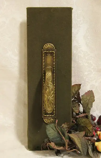 Main image of Yale Antique 1900 Bronze Sample Door Lever & Backplate, Fan Design