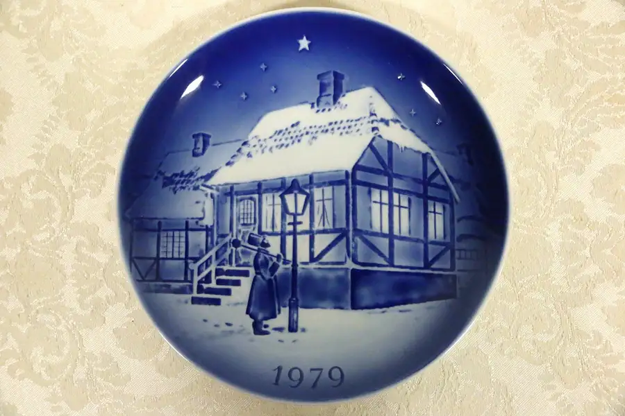 Main image of 1979 Copenhagen Denmark Plate 10th Ed H C Anderson Street Lamp Plate Desiree