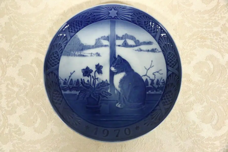 Main image of 1970 Royal Copenhagen Christmas Rose and Cat Plate Delft Blue Julerose Og Kat