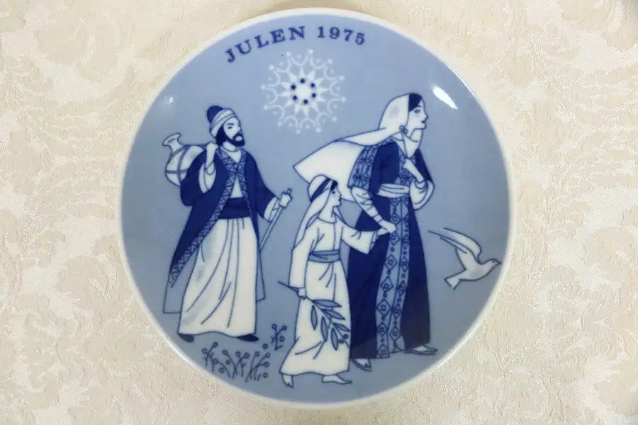 Main image of Vintage 1975 Jesus on the Road to Temple Porsgrund Norway Julen Christmas Plate