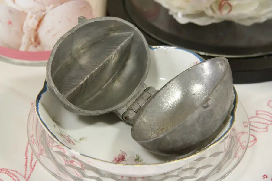Main image of Cut Lemon Shape Ice Cream or Chocolate Vintage Mold