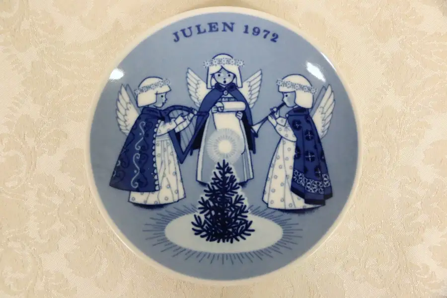 Main image of Porsgrund Norway Christmas Plate 1972 Hark, The Herald Angels Sing - Blue/White