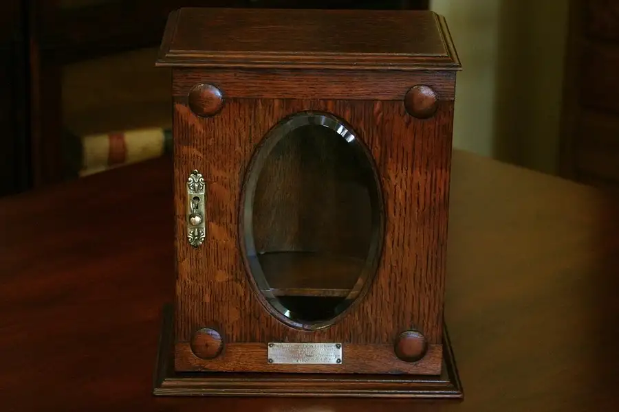 Main image of Oak 1927 Tobacco Pipe Holder Smoking Stand