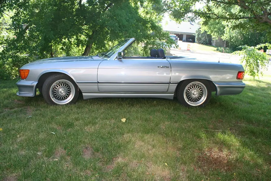 Main image of Mercedes 1984 Convertible Roadster 500 SL