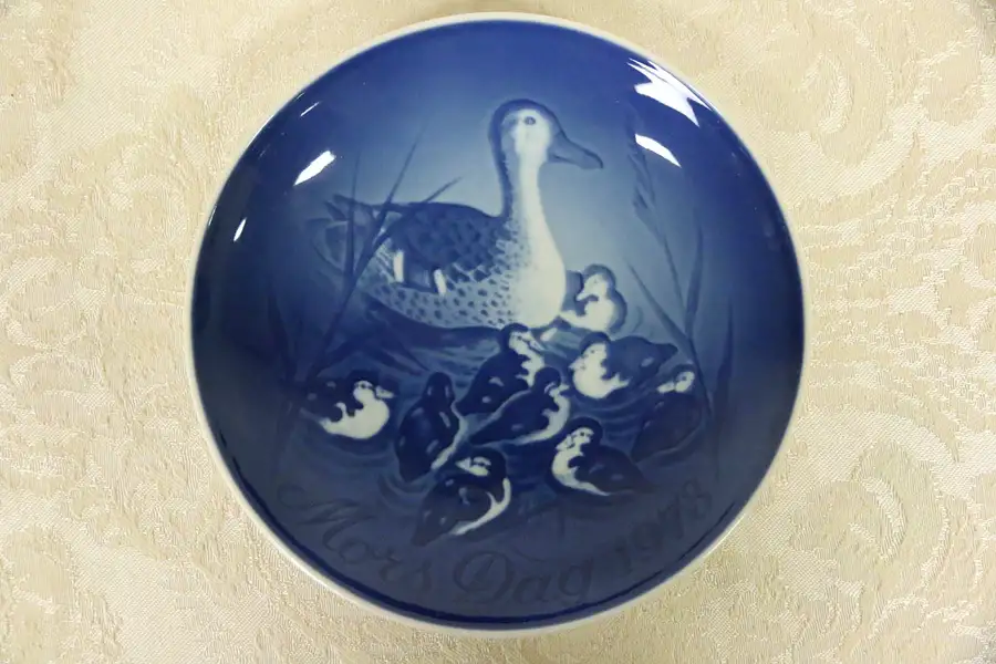 Main image of B&G MOTHER'S DAY PLATE 1978 DUCKS BLUE WHITE