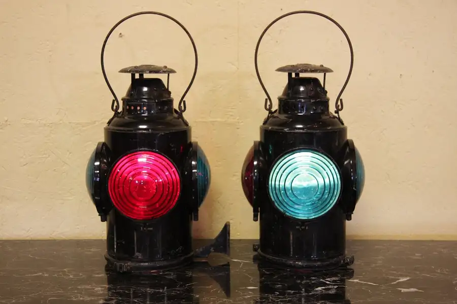 Main image of Pair Piper Montreal Railroad Switch Lanterns