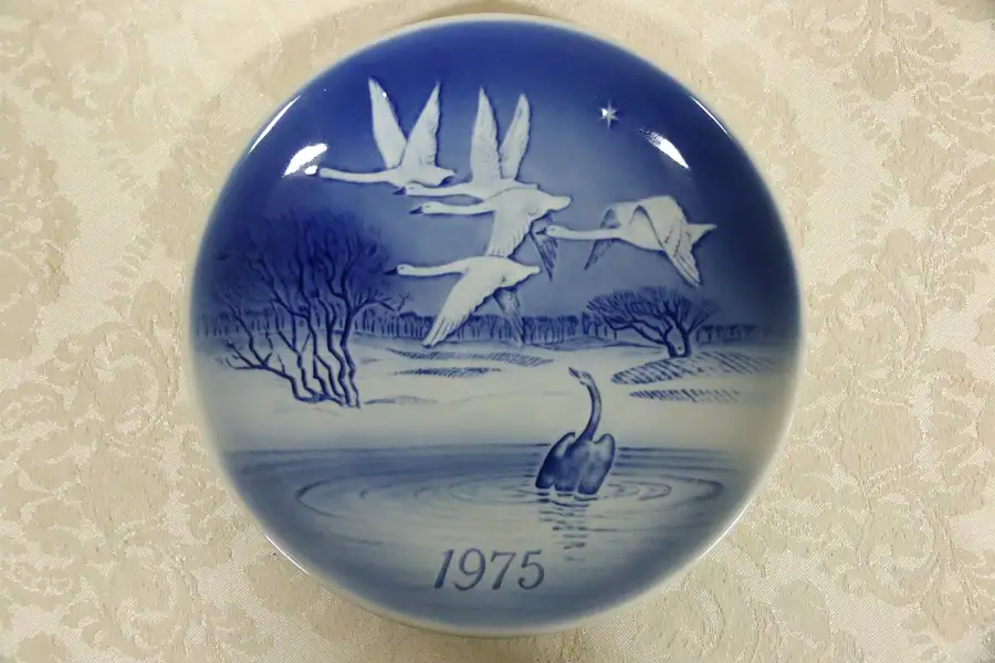 Main image of 1975 Copenhagen Denmark Plate 6th Ed The Ugly Duckling Desiree Svend