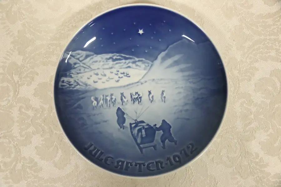 Main image of VINTAGE 1972 BING & GRONDAHL BLUE CHRISTMAS PLATE B&G DOG SLED SCENE