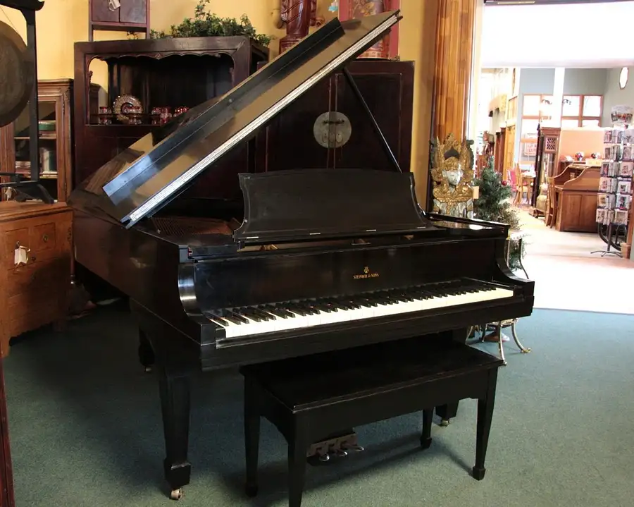 Main image of Steinway L Grand Piano, Ebony 1924 Original