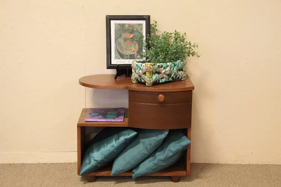 Main image of Art Deco Oak End or Bedside Table