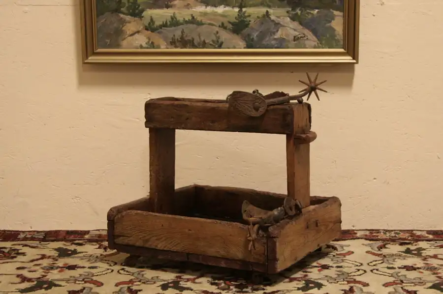 Main image of Ferrier Rustic Pine Horse Shoe Caddy