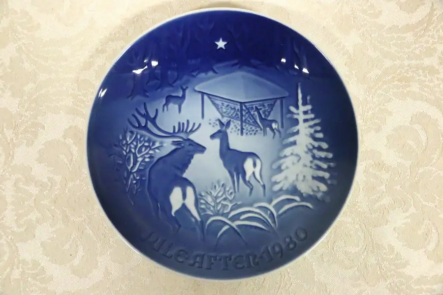 Main image of Bing & Grondahl Copenhagen Porcelain PLATE 1980 Christmas in the Woods