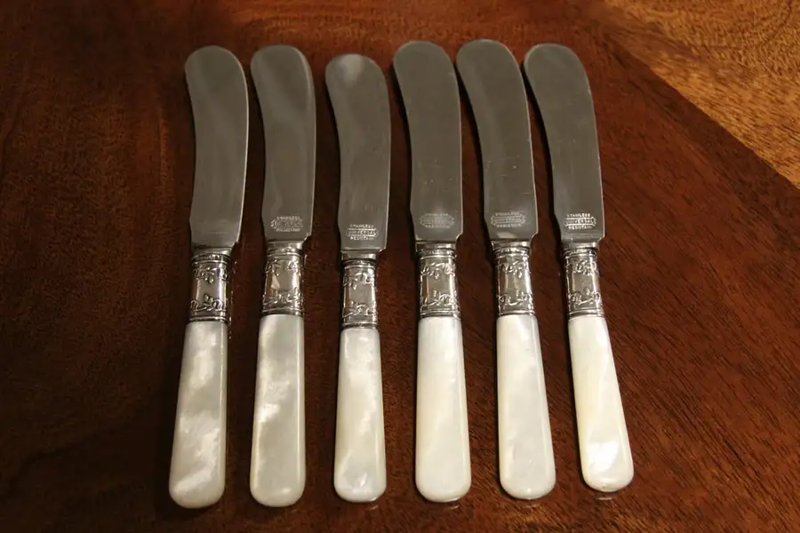 Main image of Set of 6 Pearl & Silver Antique Appetizer or Butter Knives
