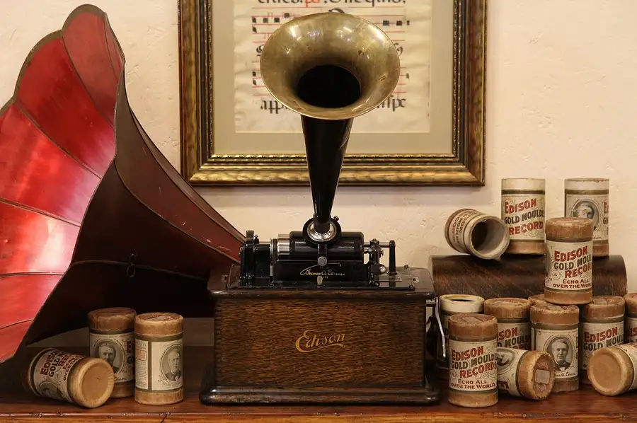 Main image of Edison Cylinder Phonograph, Morning Glory Horn