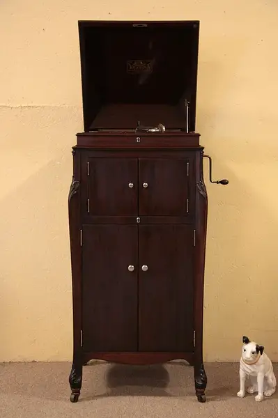 Main image of Victor Victrola Antique Phonograph Record Player