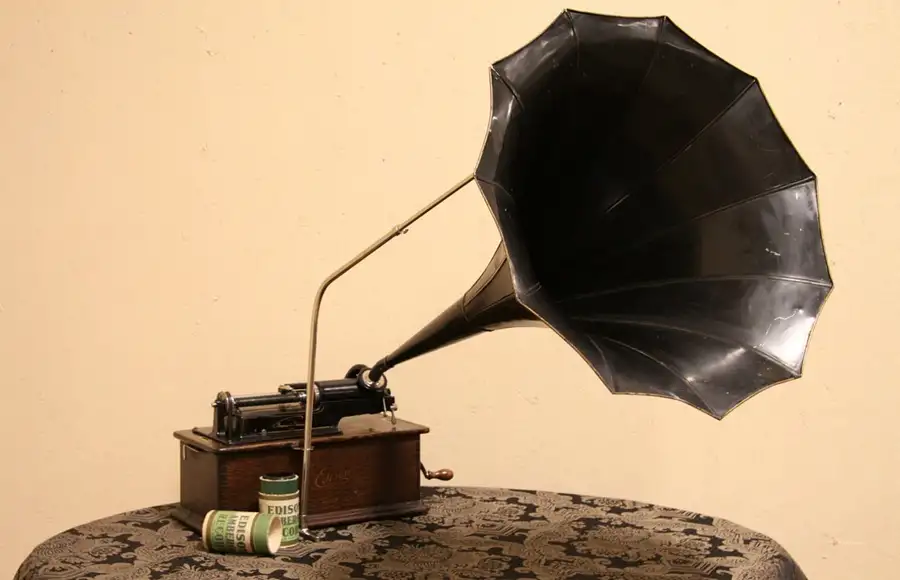 Main image of Edison Cylinder Home B Phonograph, Morning Glory Horn