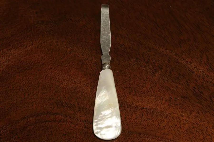 Main image of Pearl Handle 1900 Antique Silverplate Tweezers
