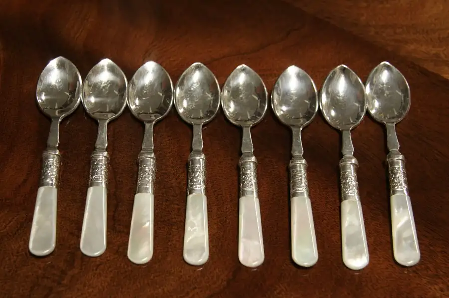 Main image of Set of 8 Mother of Pearl & Silver Teaspoons