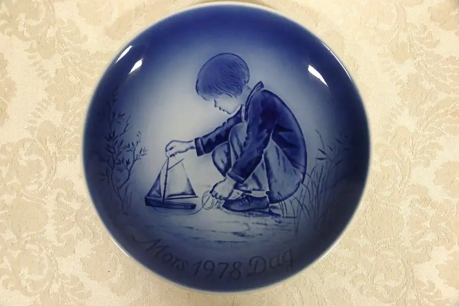 Main image of Mors Dag Mother's Day 1978 Copenhagen Denmark Plate DREAMS Sailboat Desiree