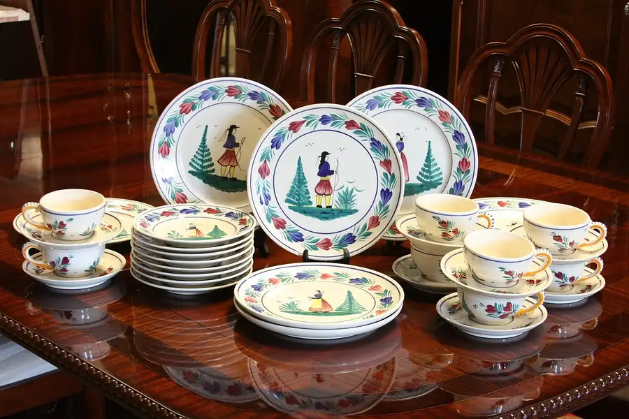 Main image of Set of 31 Pieces Quimper China