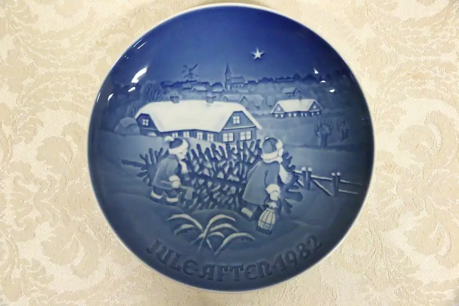 Main image of Royal Copenhagen Christmas Plate 1982 -"The Christmas Tree"- 7" Diameter