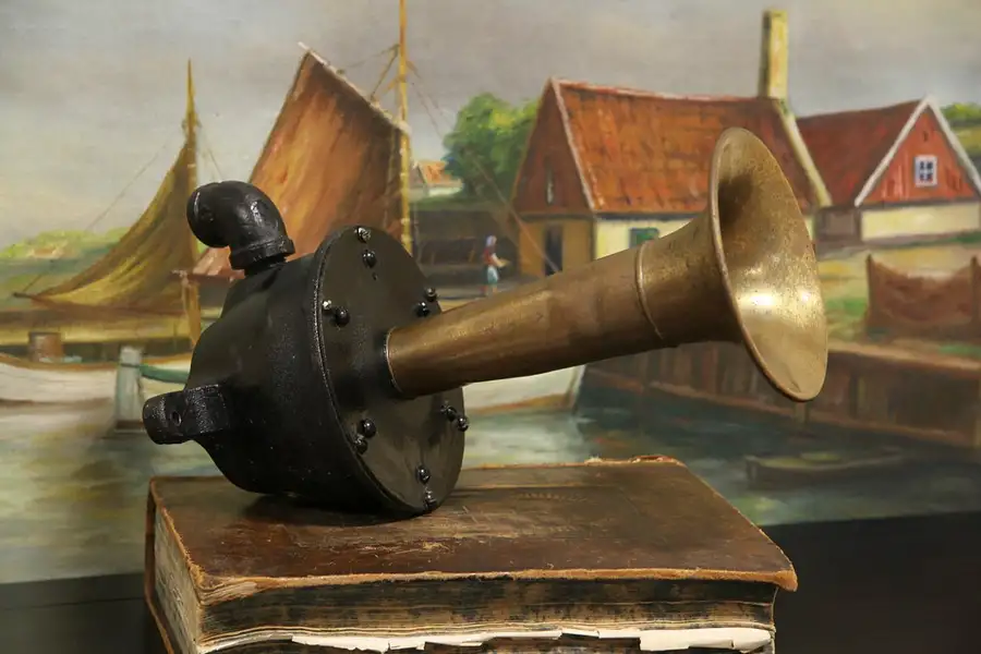 Main image of Benjamin Electric 1920 Industrial Signal Horn