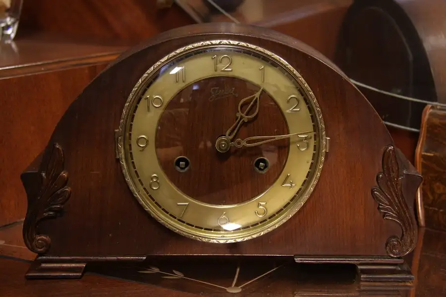 Main image of Art Deco Antique 1930's Mantel Clock