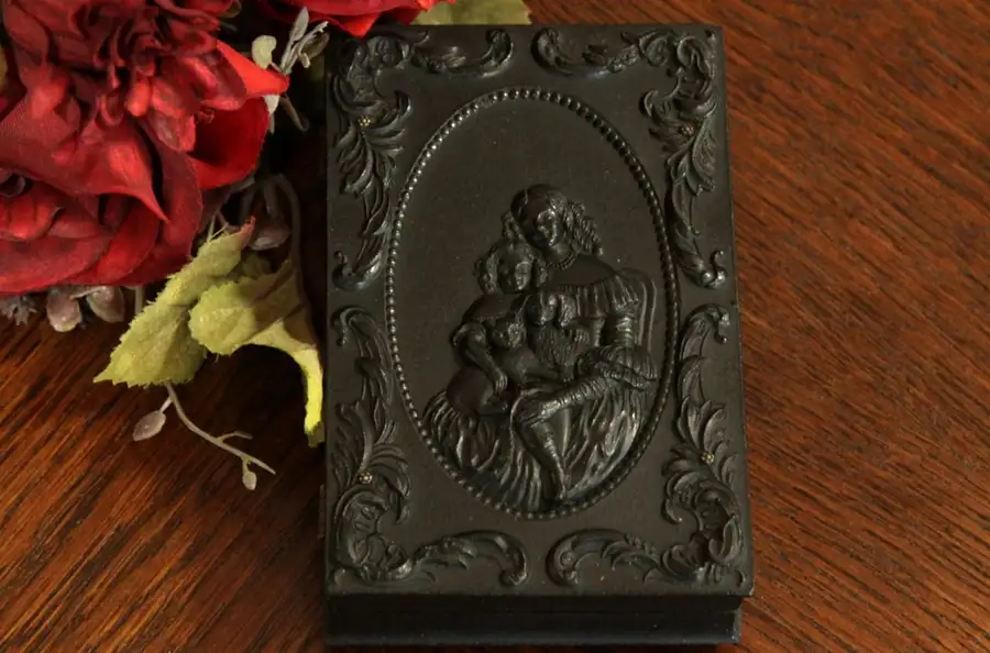Main image of Double Tintype Daguerrotype, Gutta Percha Case