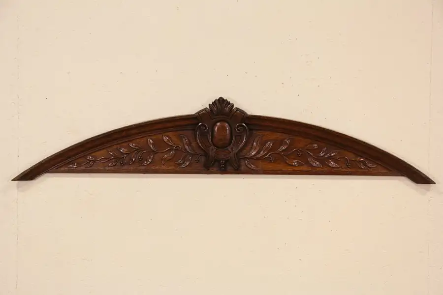 Main image of Carved Oak 1880 Antique Architectural Salvage Crest