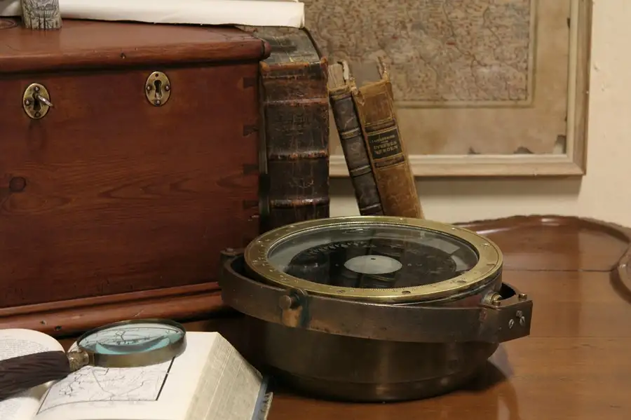 Main image of Kelvin Hughes Ship Navigation Compass