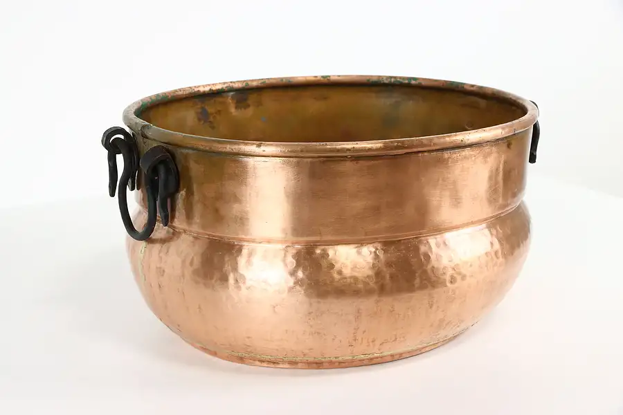 Main image of Hand Hammered Copper Oval Vintage Farmhouse Planter or Jardinier