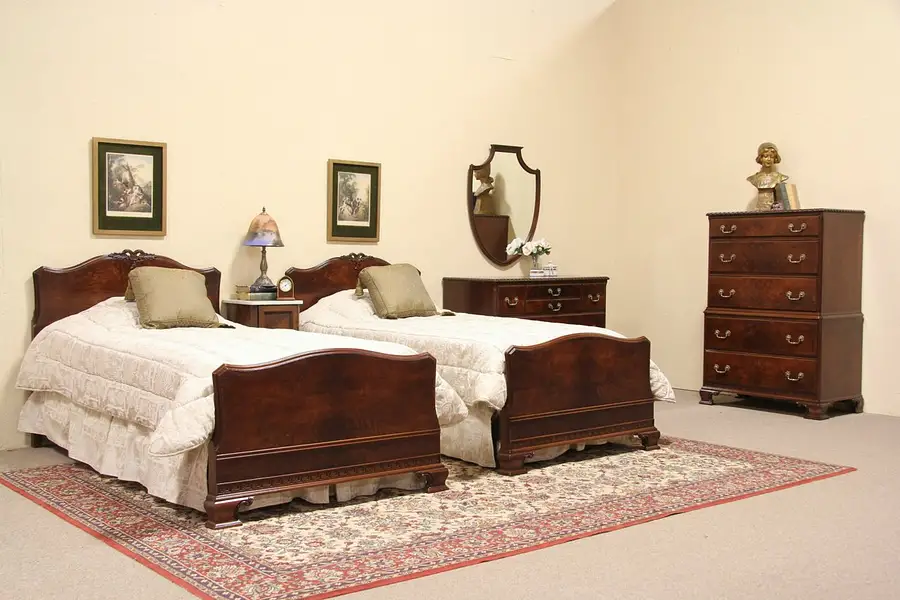 Main image of Georgian 1940's Vintage 3 Pc. Bedroom Set
