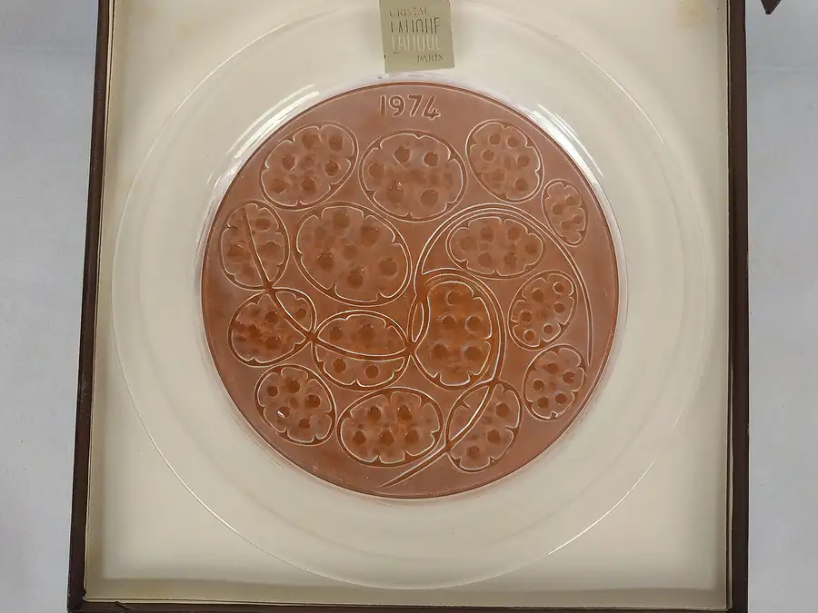 Main image of Lalique Annual Crystal Plate 1974 Silver Pennies