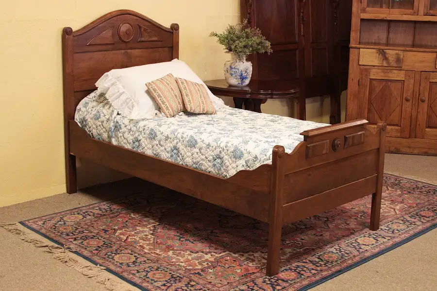 Main image of Victorian Youth or Child's 1870 Bed