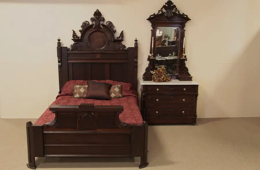 Main image of Victorian Renaissance Queen Bedroom Set
